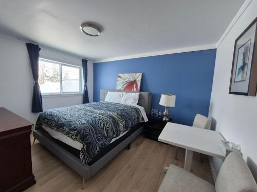 1 queen bed, 1 double bed, 1 sofa bed