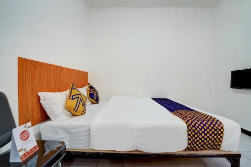 Budget Double Room image 7