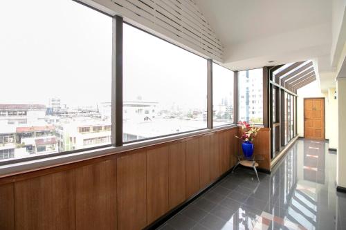 Lobby, Hotel Win Long in Bangkok langs elven