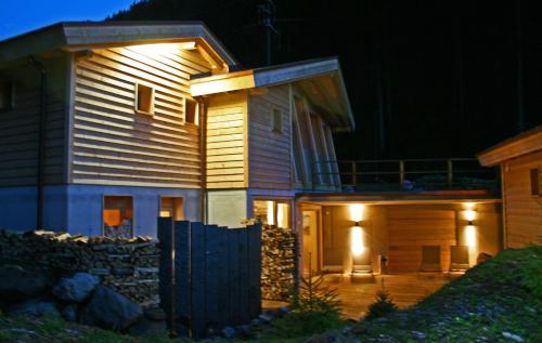 Hüttenhotel Husky Lodge - Accommodation - Muotathal