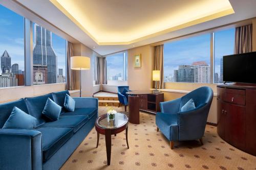 One-Bedroom Executive Suite  image 2