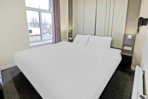 OYO The Baltimore Hotel - image 12