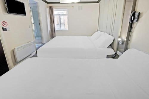 OYO The Baltimore Hotel - image 5