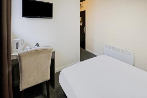 OYO The Baltimore Hotel - image 3