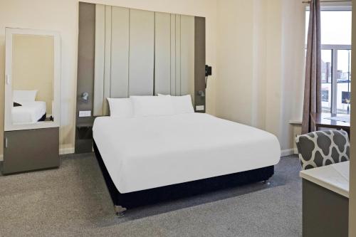 OYO The Baltimore Hotel - image 11