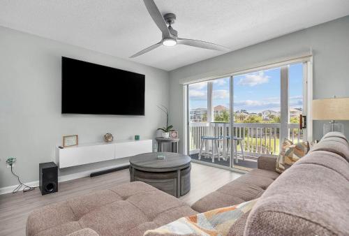 Water Way Oasis 3 Bedroom 2 Bath On The Beach