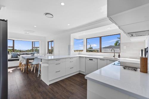 المنظر الخارجي, Sandbanks - Papamoa Beachfront Holiday Home in Papamoa Beach