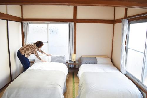 6 Min Walk from Aoto Station, Direct Access to Narita, Haneda Airports, Old house with modern renovation,
