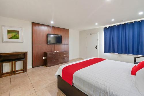 OYO Hotel Coral Gables - Miami Airport - image 8