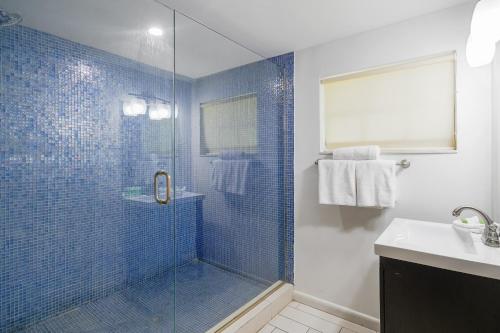 OYO Hotel Coral Gables - Miami Airport - image 11