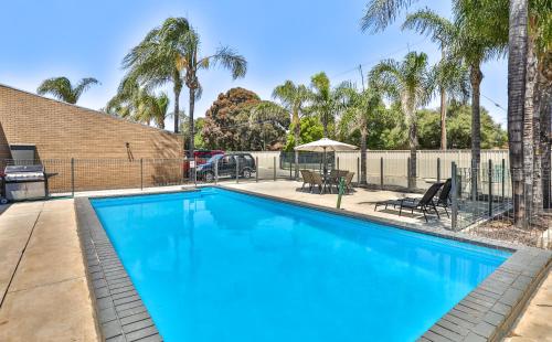 สระว่ายน้ำ, Cottonwood Motor Inn in มิลดูร่า