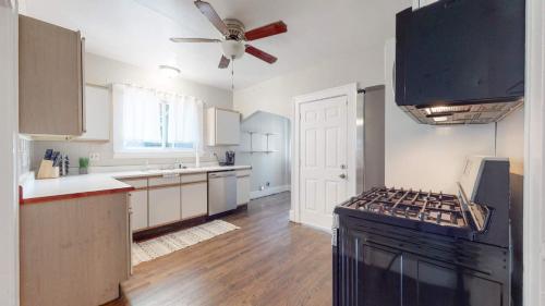 Chic Denver Family Retreat Free Parking & Prime Location in Cherry Creek