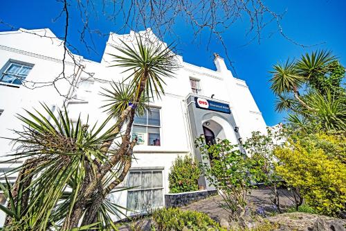 The Sherwood Palm Hotel, Torquay Beach - Tap to explore photos