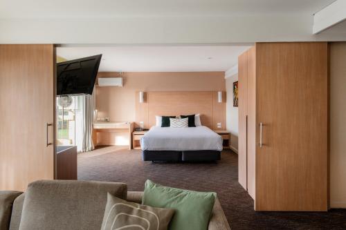 Executive Suite image 9