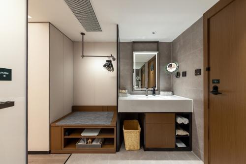 Elegant Double Room image 5