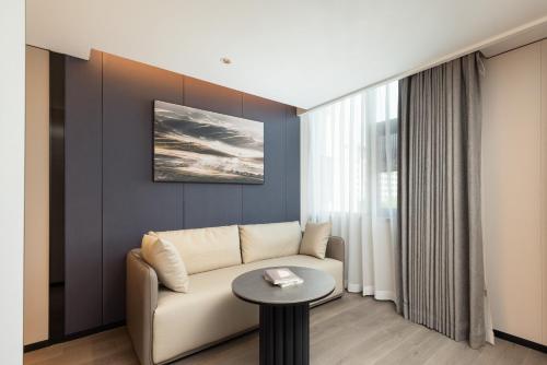 Elegant Double Room image 3