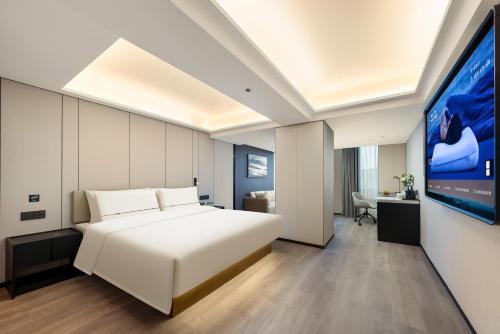 Elegant Double Room image 1