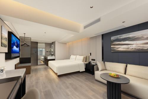 Queen Room image 3