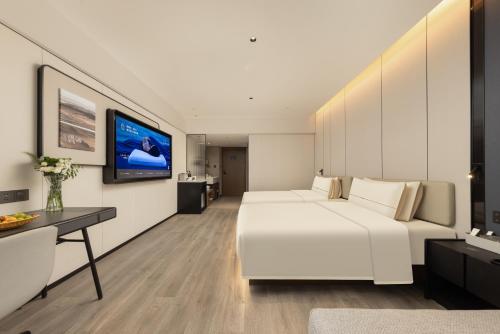 Superior Twin Room image 3