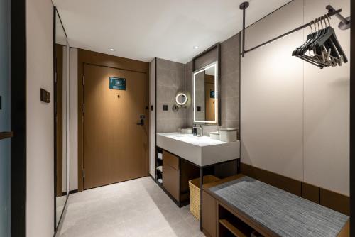 Executive Double Room image 5