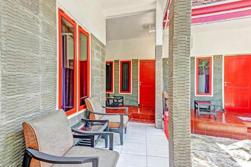 Lobby, Hotel O Kalimantan Surabaya Syariah in Kenjeran