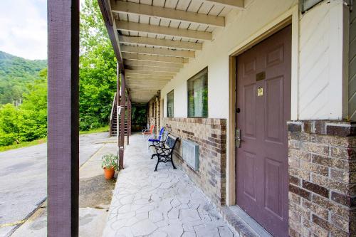 OYO Hotel Chapmanville Inn WV - Hwy 119 - image 2