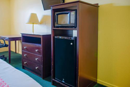 Duncan Inn by OYO OK - Hwy 81 Near Chisholm Casino - image 3