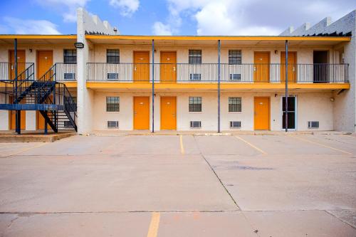 Duncan Inn by OYO OK - Hwy 81 Near Chisholm Casino - image 12