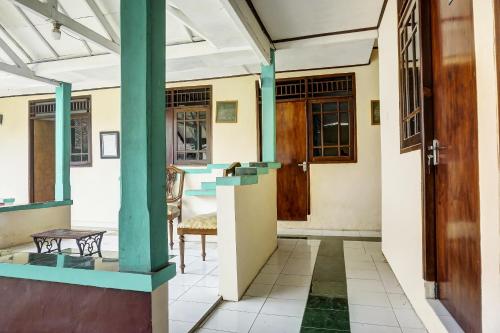 Lobby, Hotel O Wisma Asri Putra Syariah in Ciampea