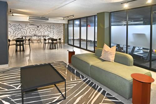 設施, Circa Aparthotel by Totalstay in 林伍德