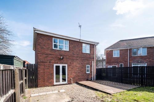 ทัศนียภาพภายนอกโรงแรม, 4BDR house,8 guests, Contractor Stays , Holiday home, Free Parking, Reliable WiFi, Worksite and Amen in อินเทก