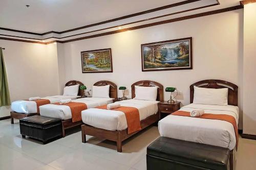 2 queen beds