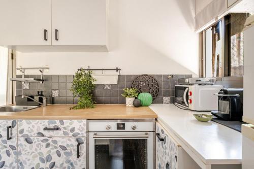 Cozy Givat Ada Countryside Stay in 비냐미나