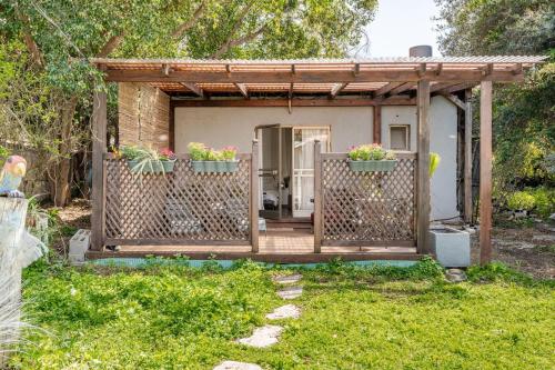 Cozy Givat Ada Countryside Stay in 비냐미나