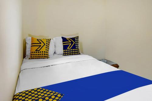 Budget Double Room image 7