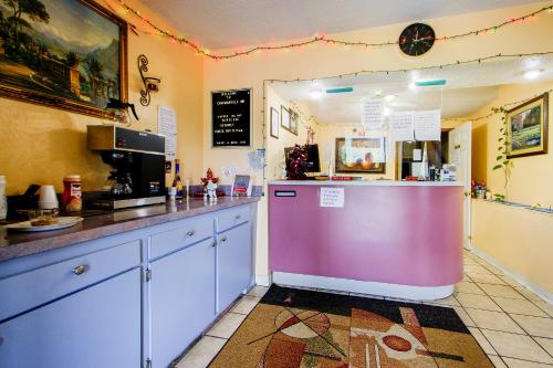 Chapmanville Inn - image 9