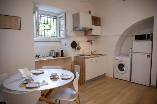 Statilia 1 Apartment, Rome (photo 4)