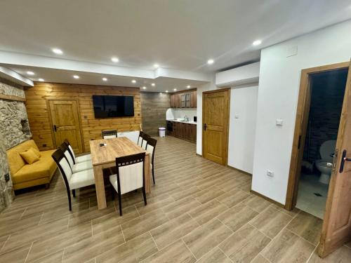 Koplietošanas atpūtas telpa ar TV, Петропавловската Къща in Lyaskovets