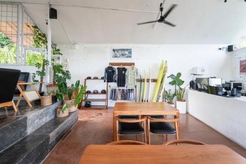 Bagus Ink Surf Camp – Uluwatu, CO