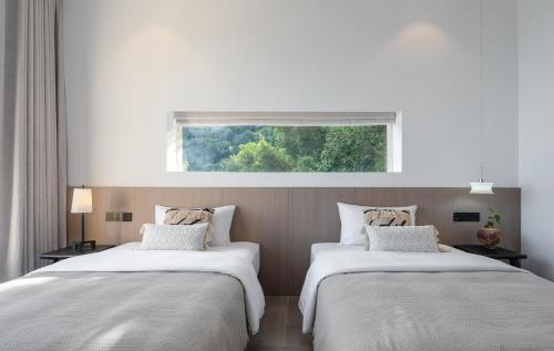 Twin Room with Sea View image 5