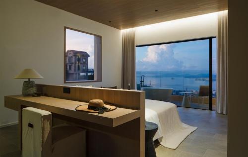 Double Room with Mountain View image 6