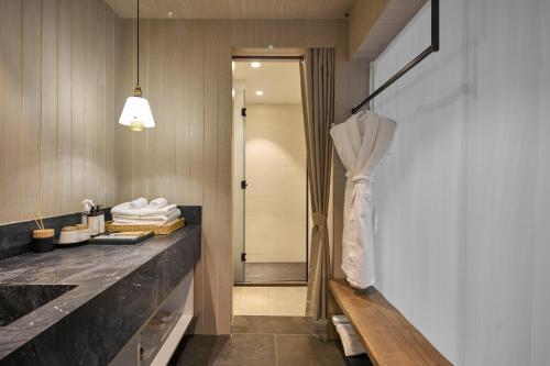 Double Room with Sea View image 3