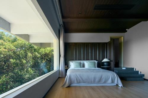 Double Room with Sea View image 4