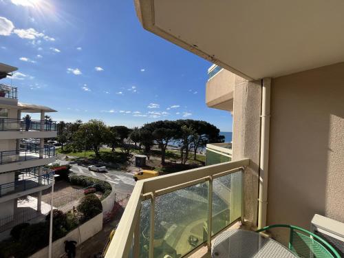 View, Magnifique T2, proche gare TGV, proche plage de sa near Les Arcades