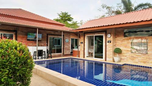 Luxury 6BHK Villa with Private Pool in Pattaya by - OzyStays