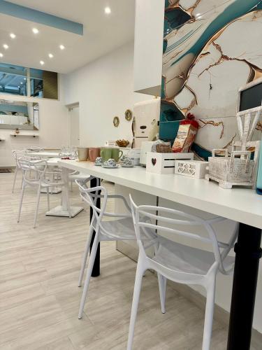 Gloves Rooms – Naples, CO