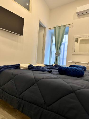 Gloves Rooms – Naples, CO