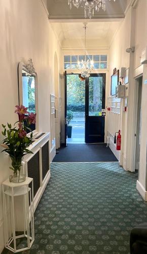 Hotel 63