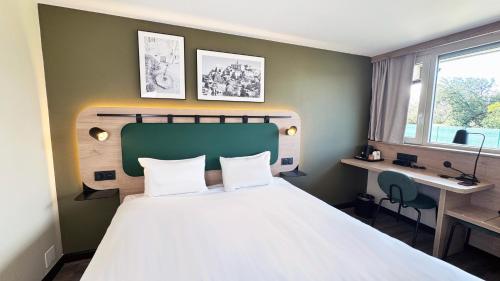 1 double bed, 2 twin beds