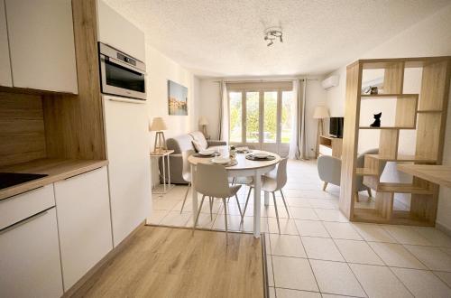 ห้องครัว, Malibu Village in กาเน-ต็อง-รุสซียง